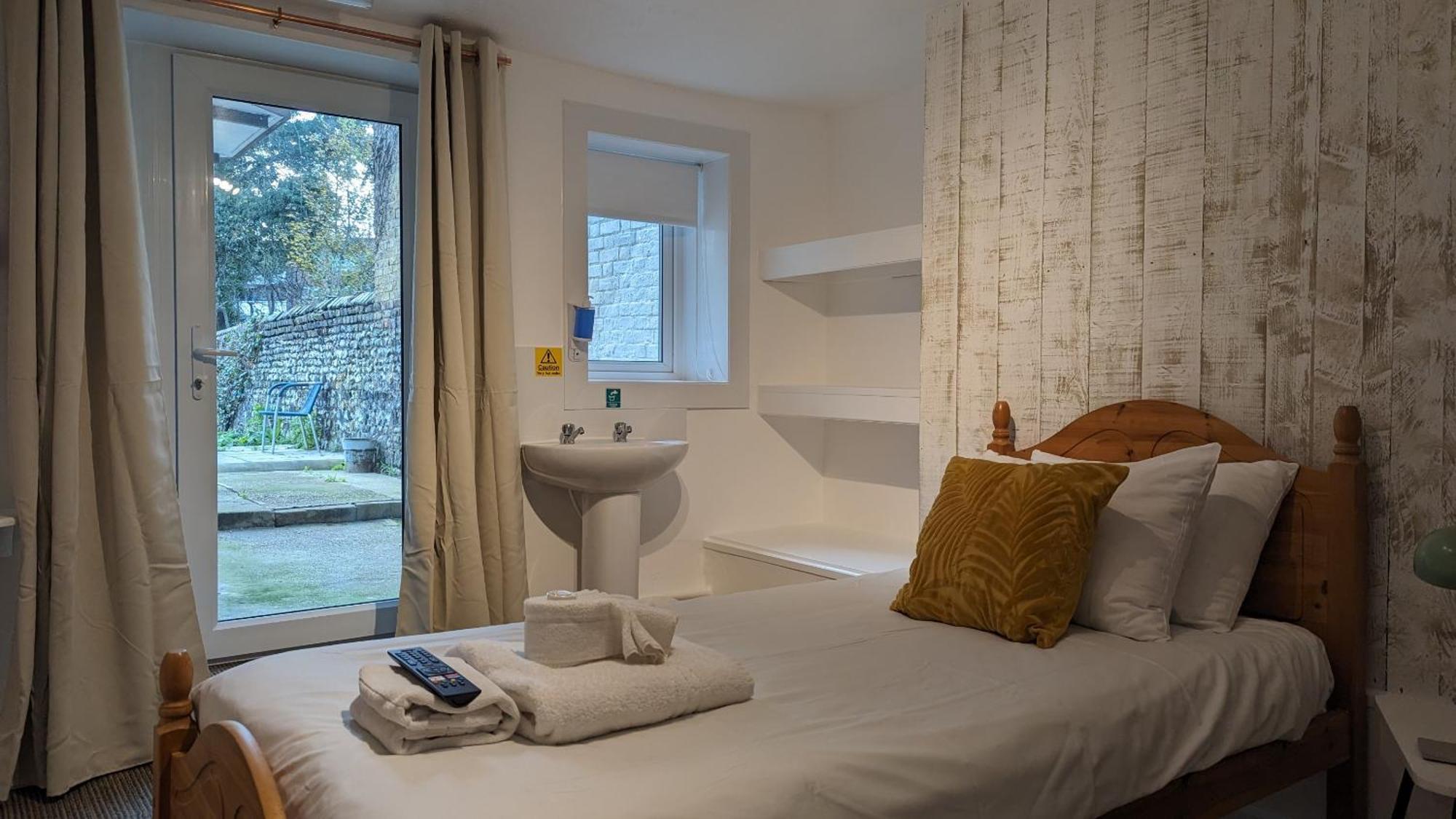 Dover Town Rooms - Short Lets & Serviced Accommodation - Douvres Extérieur photo